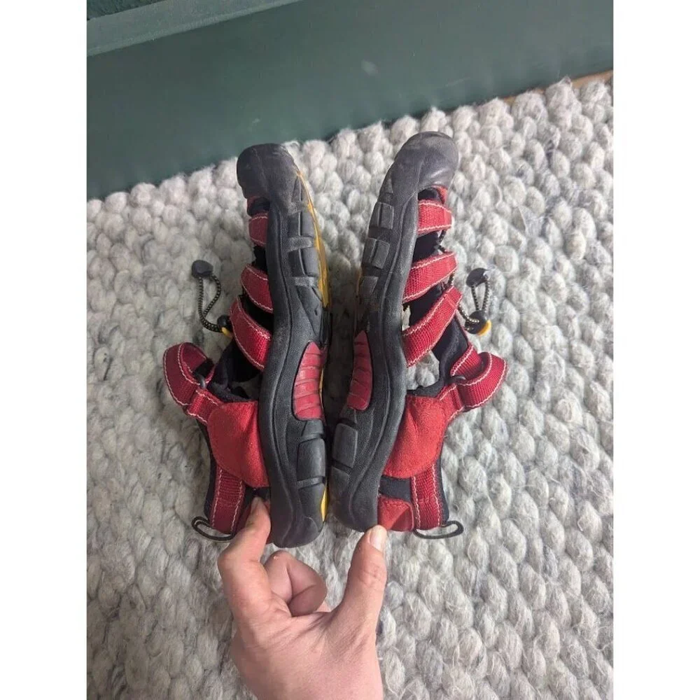 Keen Kids Sandals Shoes Newport H2 size Youth 5 Red Waterproof hiking